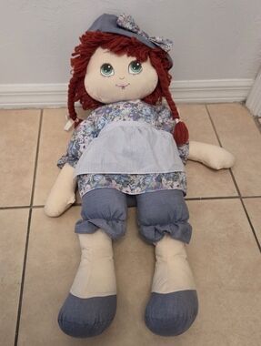 ​Vintage 1989 Commonwealth 26" Rag Doll Red Yarn Hair Green Eyes Floral Dress